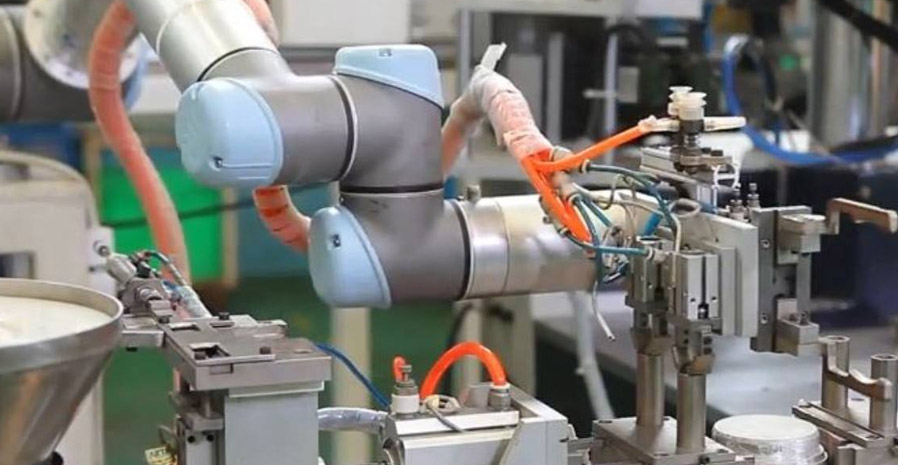 鸿凯科技为某公司工业机器人提供连接器